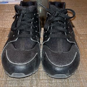 Black Nike Huaraches